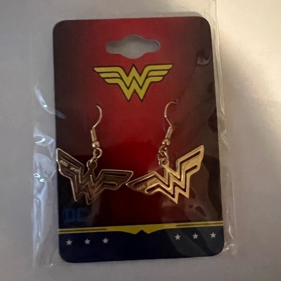 Wonder women gold hanging earrings - Picture 1 of 2